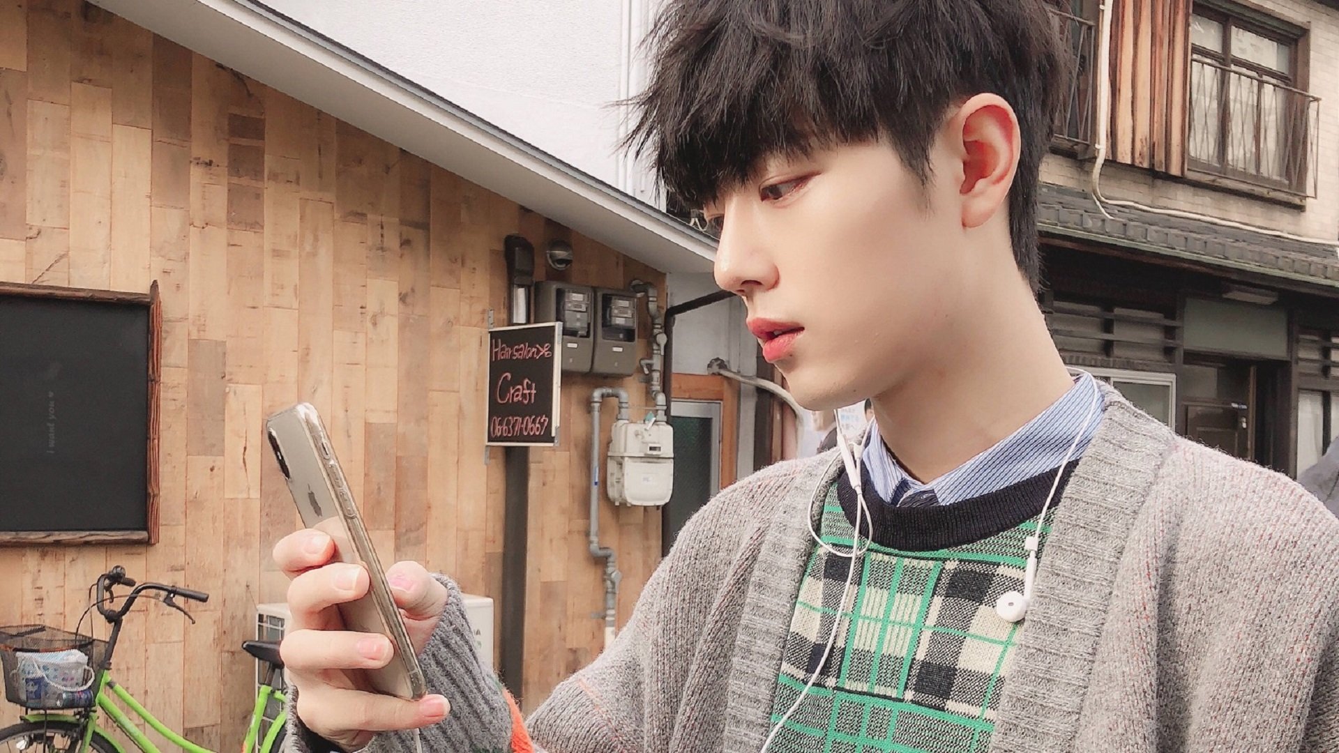 林丹发布个人传记记录羽毛球之路,林丹羽毛球很厉害吗