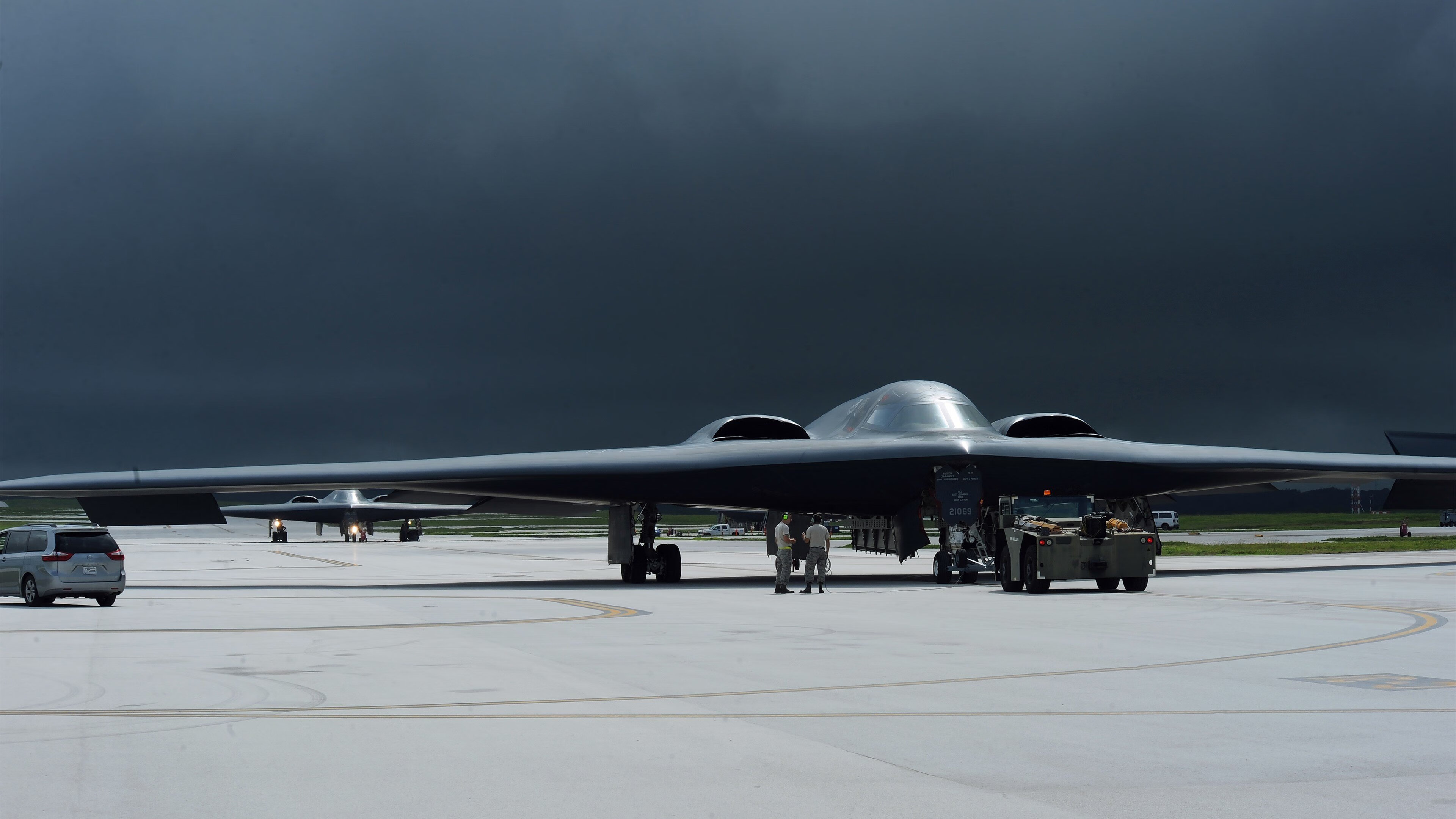 开云体育-背泳选手出发入水角度精准推进效率高，早期的背泳只是仰浮在水面上